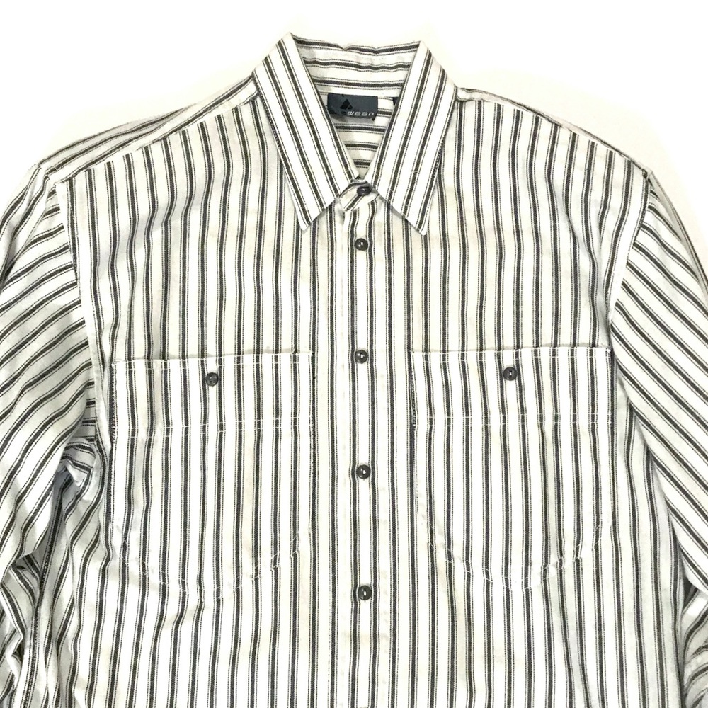 Liz Claiborne LizWear long sleeve button down top